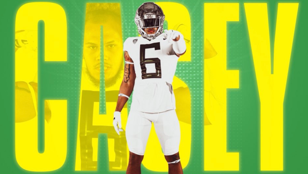 How does Jared Casey's de-commitment impact Oregon's 2019 class?