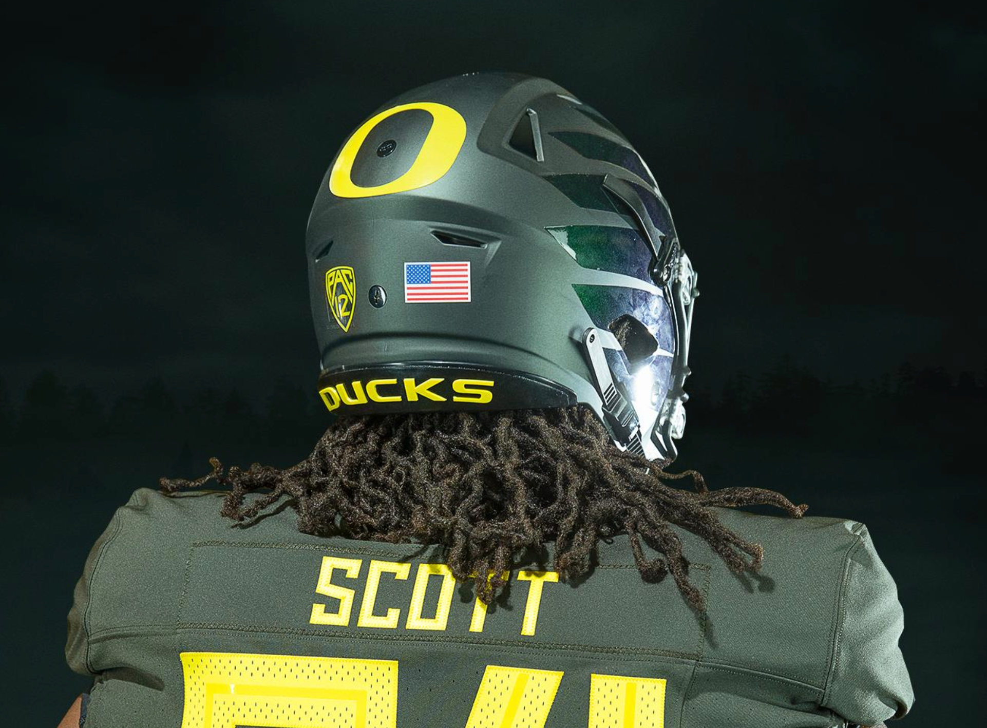 Oregon Ducks unveil new 2018 football uniforms (PHOTOS
