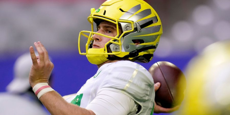 Tyler Shough hits transfer portal, adding more intrigue at QB for Oregon in 2021